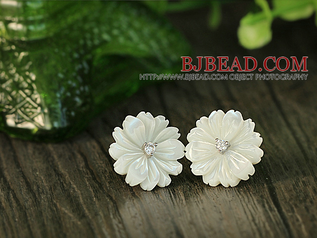 Beautiful White Shell Flower Zircon Sterling Silver Studs Eearrings
